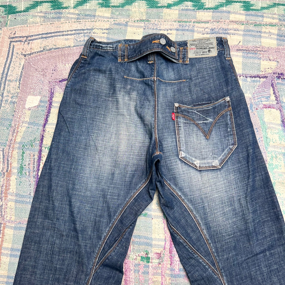 Vintage Levis Engineered Twisted Jeans Buckle Cinch Back fits 32x31
